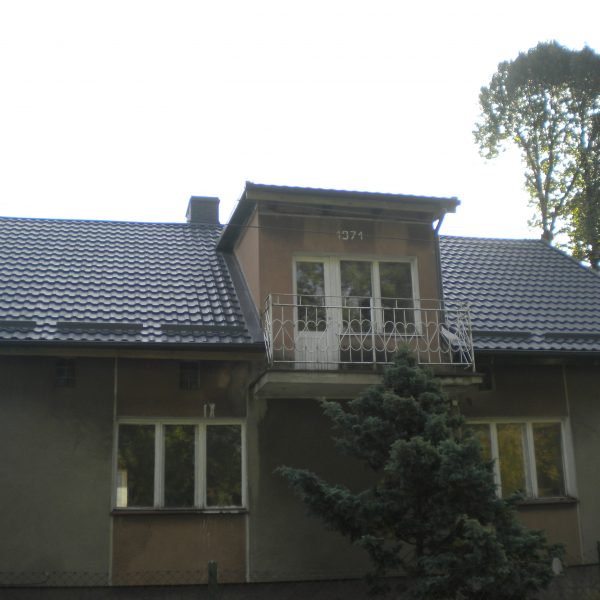 Realizacja z pokryciem dachowym Ruukki Finnera grafit, nadającym budynkowi nowoczesny wygląd.